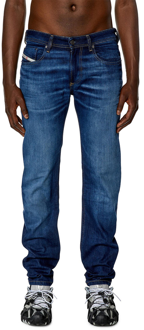 Diesel Herren Sleenker Jeans aus dunkelblauem Baumwoll Denim mit niedriger Taille und schmaler Passform in 34L
