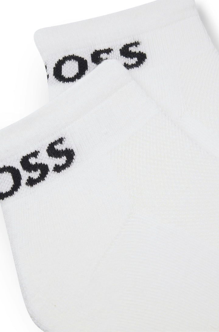 Boss Dos pares de calcetines de algodón hasta el tobillo para hombre en blanco