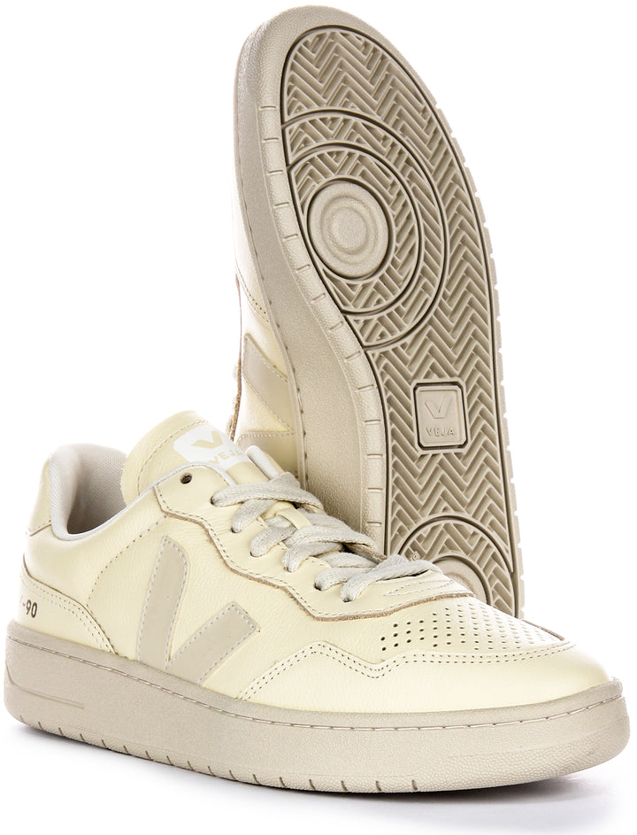 Zapatillas de mujer de cuero Veja V 90 con logo lateral de cuero OT y cordones planos en crema