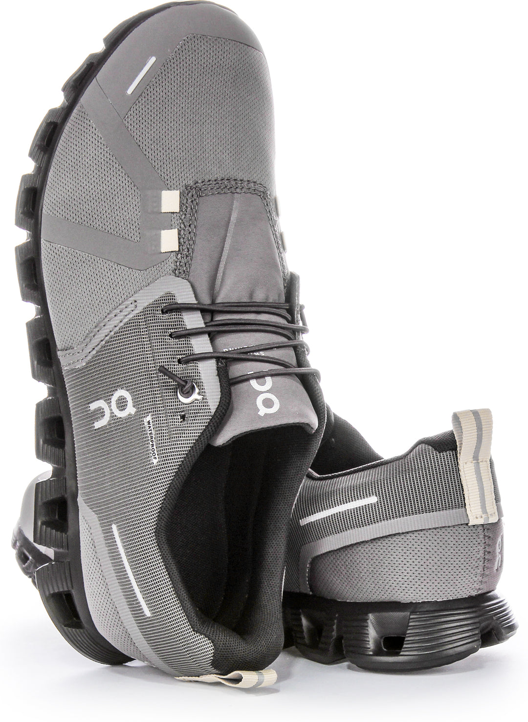 On Running Cloud 5 Waterproof In Dark Grey For Men