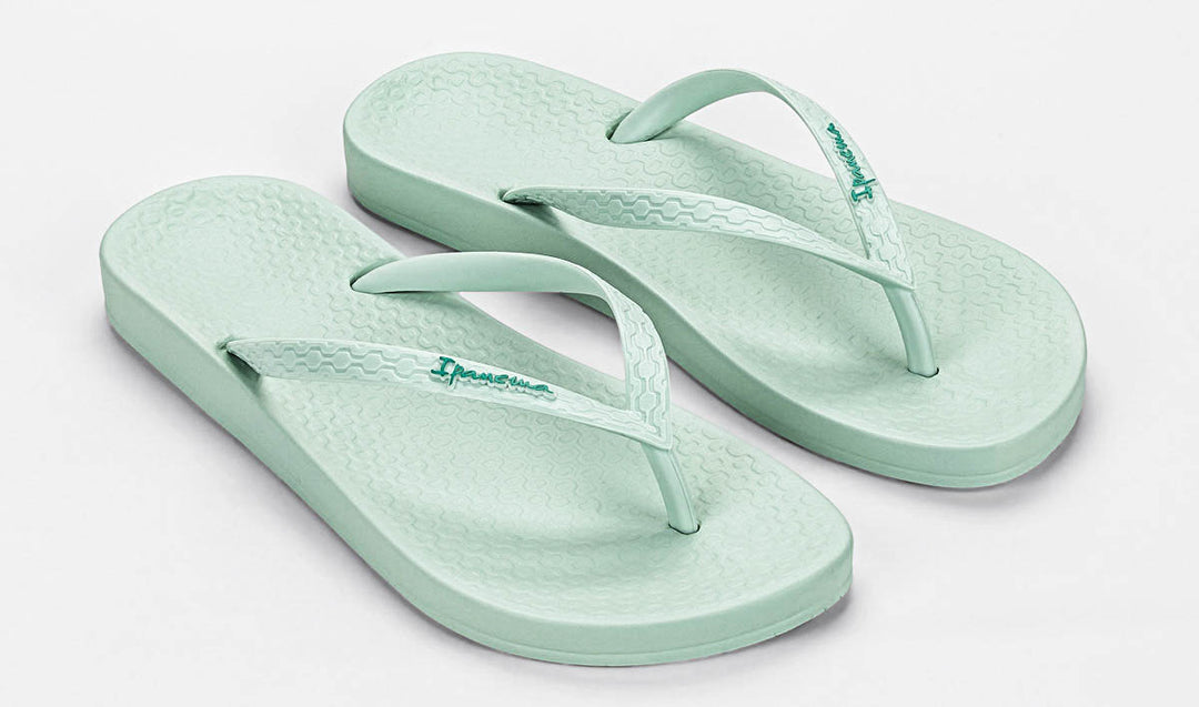 Ipanema Anatomic Flipflop In Green For Women