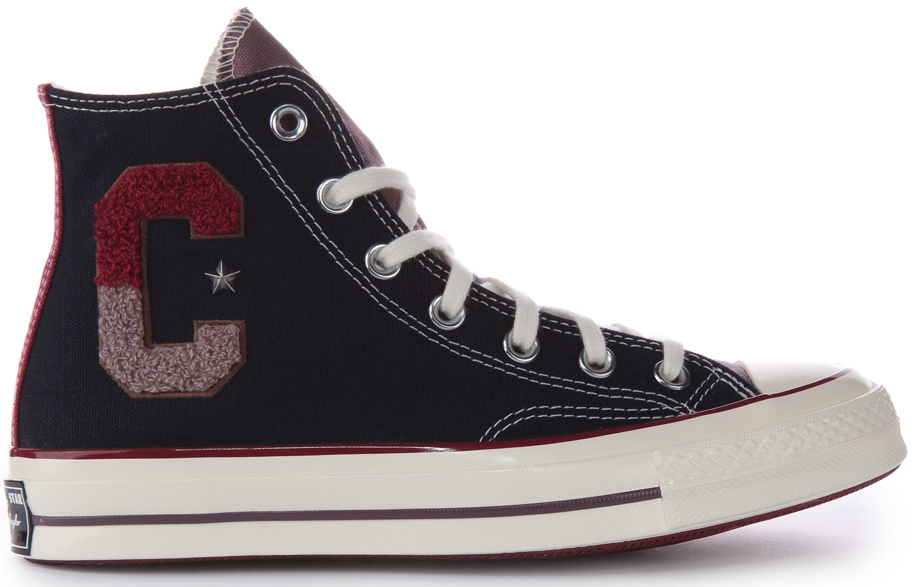 White converse clearance with red letters