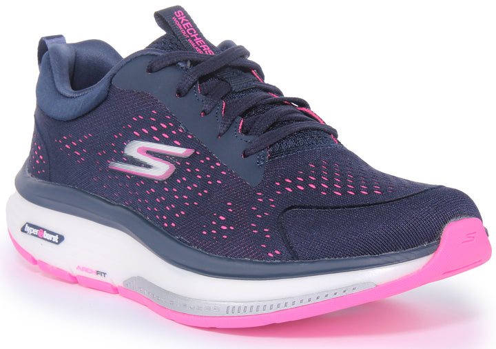 Skechers Go Walk Workout Walker Outpace Baskets à lacets en maille synthétique pour femmes en marine rose