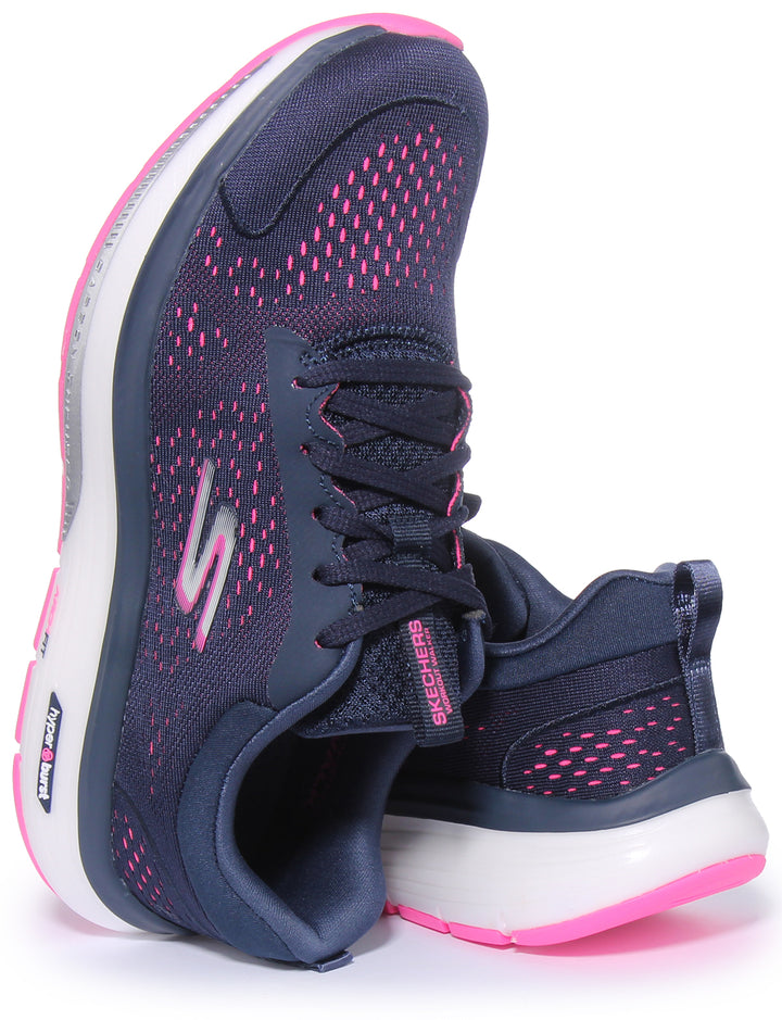 Skechers Go Walk Workout Walker Outpace Baskets à lacets en maille synthétique pour femmes en marine rose