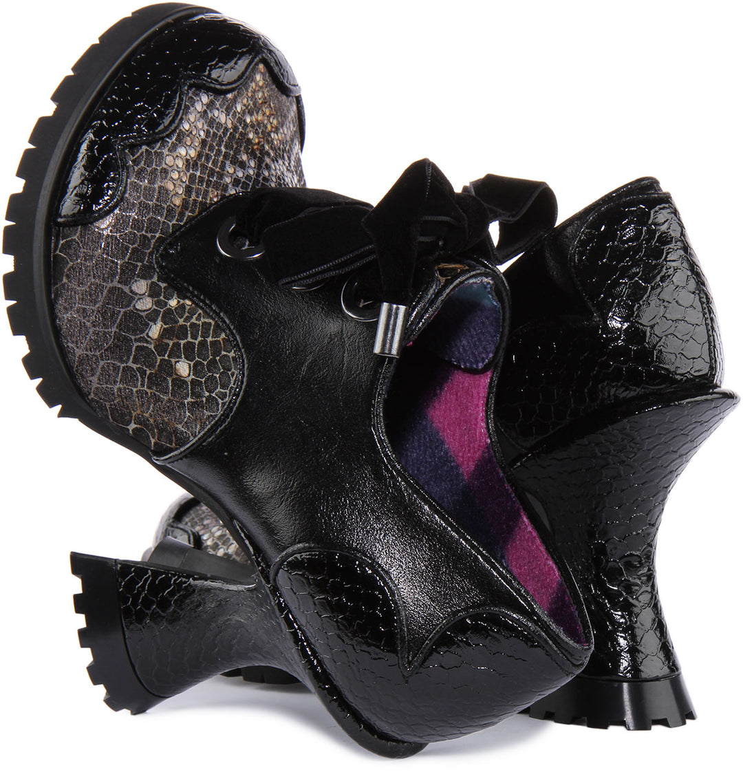 Irregular Choice Whimsical Windsor Zapatos de tacón curvo para mujer en negro