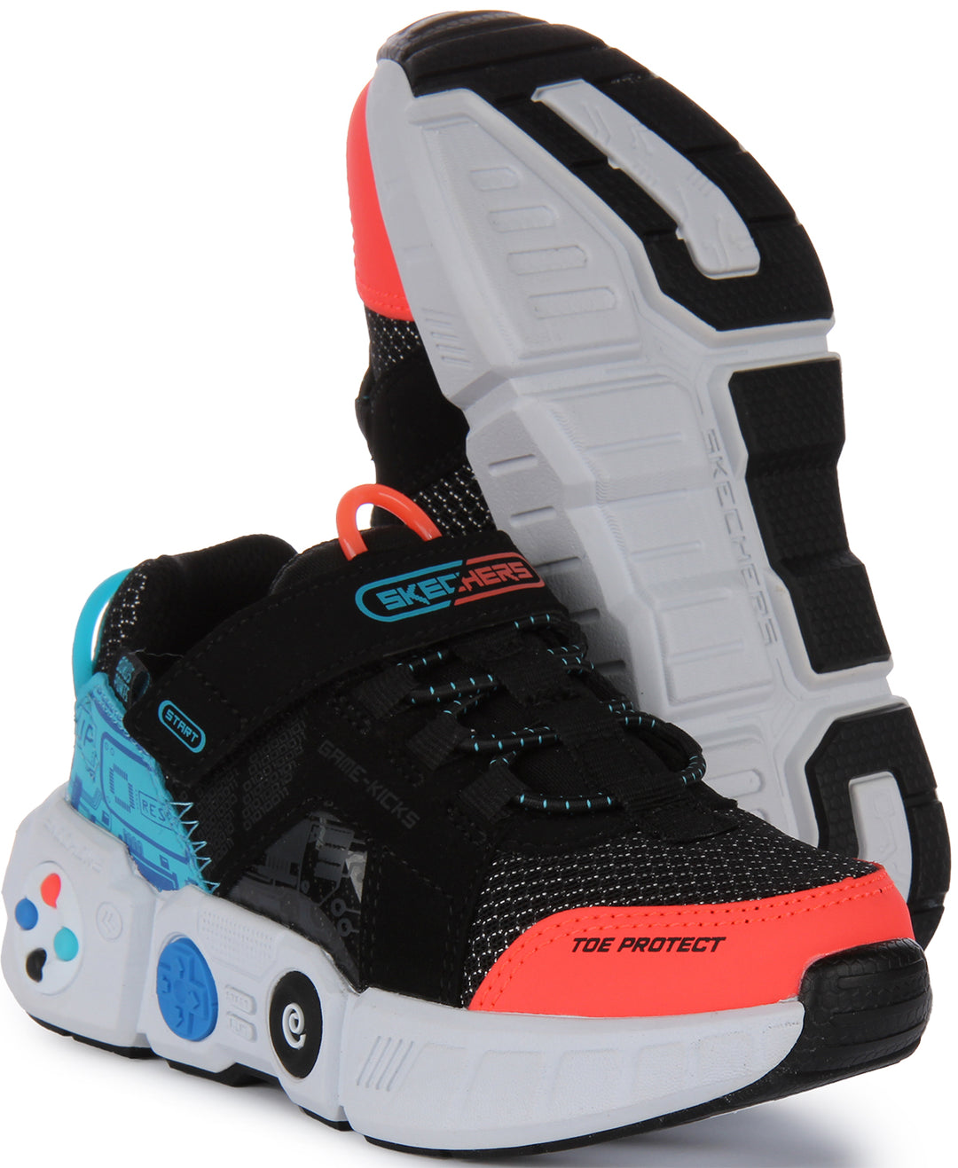 El juego Skechers patea en negro multi para niños Entrenador de