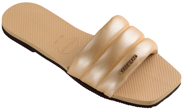 Havaianas You Milan Metallic Sandale puffy à bout carré pour femmes en or