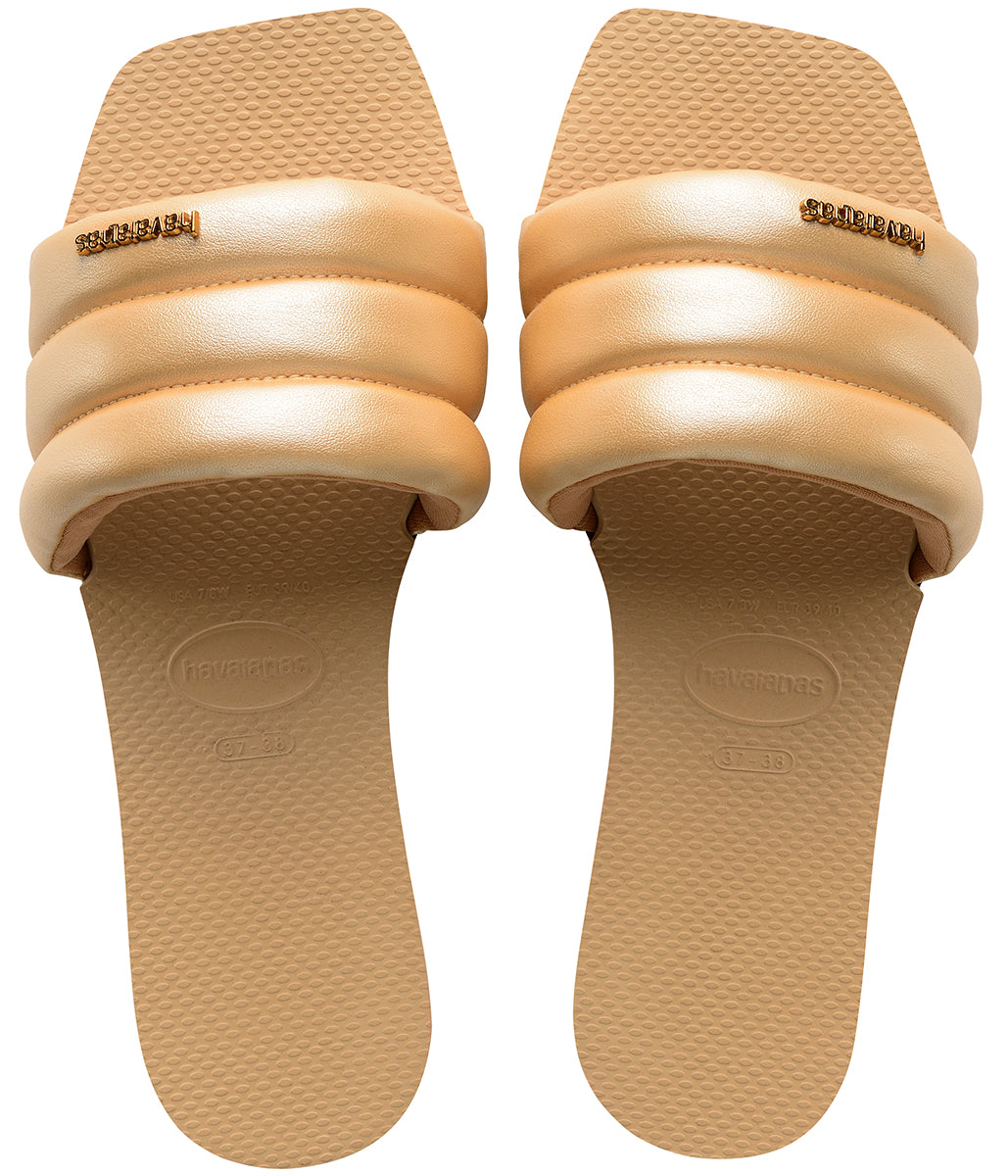 Havaianas You Milan Metallic Sandalia Puffy con puntera cuadrada para mujer en dorado