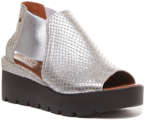 7100 Chelsea Style Comfort Sandal in Silver Metalic Print