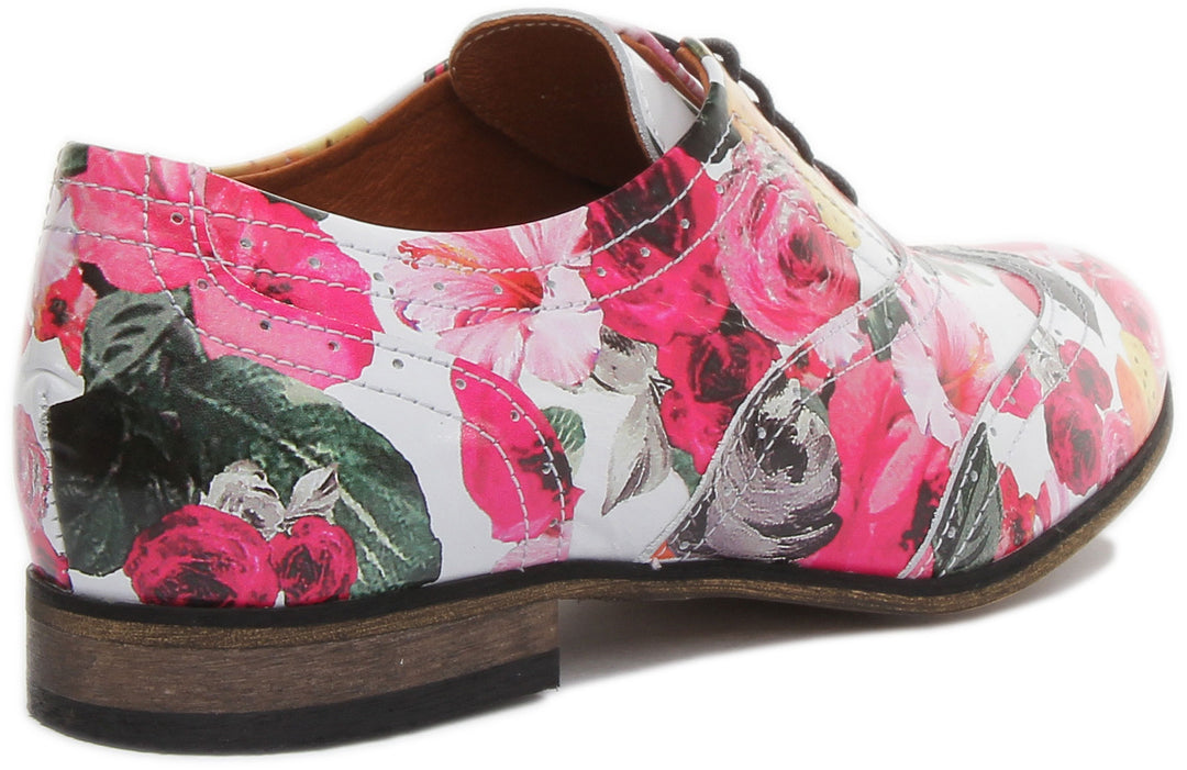 JUSTINREESS Kalina Zapatos brogue de piel con estampado floral para mujer en blanco