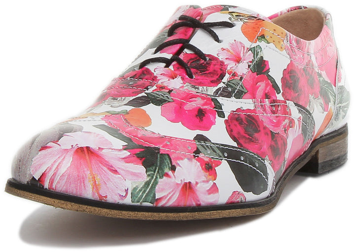 JUSTINREESS Kalina Zapatos brogue de piel con estampado floral para mujer en blanco